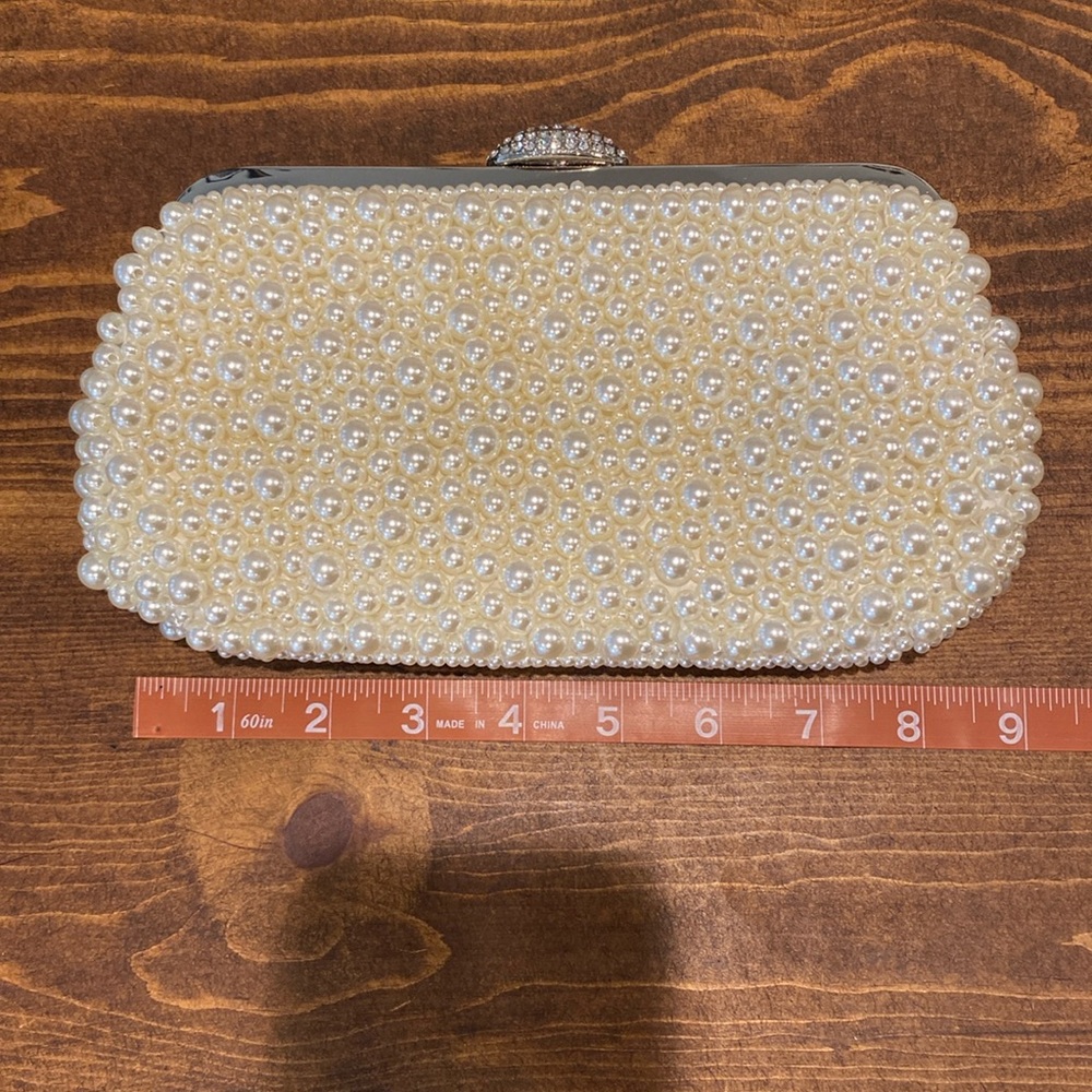 Pearl Clutch